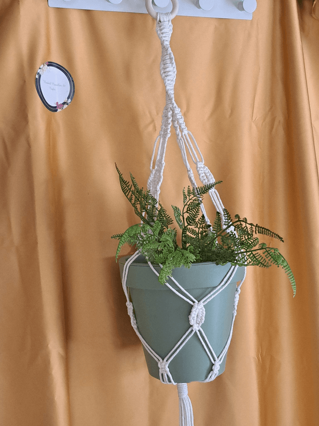 Beadless Plant Pot Hanger in Cream